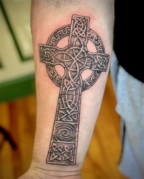 13 Popular Celtic Cross Tattoo Ideas For Men And Women In 2023