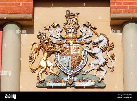 A Coat Of Arms On The Exterior Of Leeds Magistrates Court Stock Photo