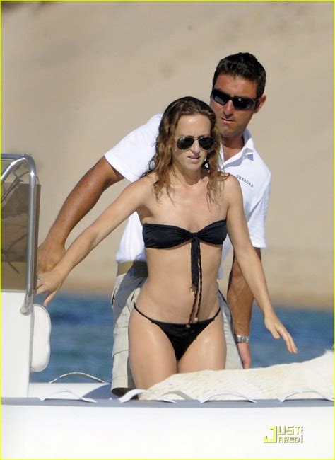 Edward Norton Shirtless Beach Bod With Shauna Robertson Photo Bikini Edward Norton