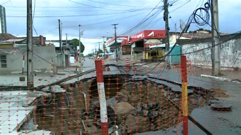 Cratera Se Abre Em Avenida De Jo O Pessoa Ap S Vazamento E Tr Nsito