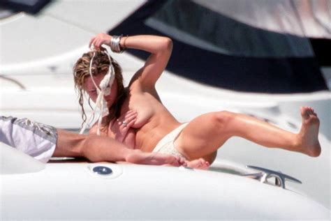 Abigail Clancy Pillada Haciendo Topless En Saint Barts La Biblioteta