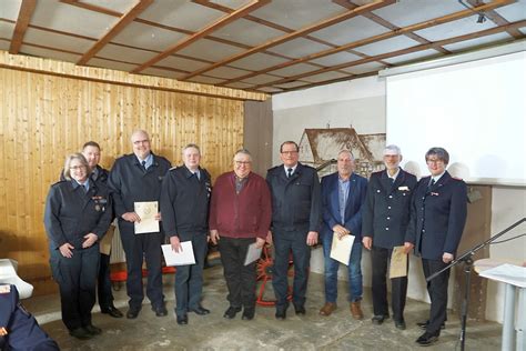 Ehrungen F R Langj Hrige Mitglieder In Der Feuerwehrkameradschaft