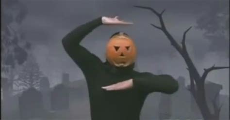 Создать мем "гигантская тыква, танец тыквы мем, happy halloween ...