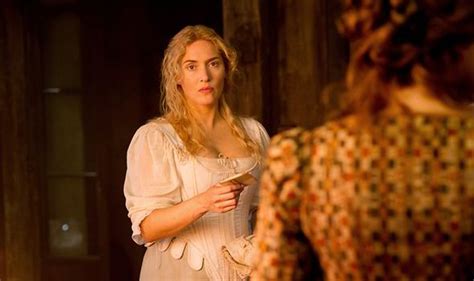 Kate Winslet Talks Squeezing Boobs Into A Corset While Pregnant On Set