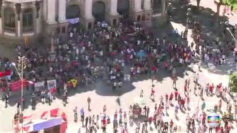 Manifestantes voltam a se reunir na Cinelândia em protesto contra