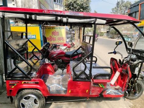 Terra Motors RIZIN MODEL Battery E Rickshaw Vehicle Capacity 6 Seater