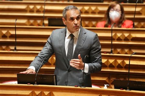 Carlos Pereira apela à confiança no PS para continuar a garantir a