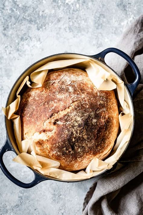 No Knead Artisan Bread Recipe (Crusty Bread in Dutch Oven) - Foolproof ...