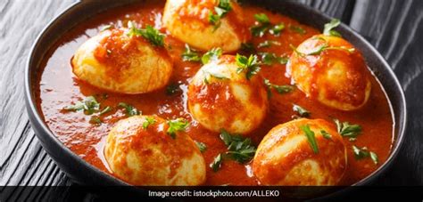 Tomato Egg Curry Recipe by Priya Paul - NDTV Food