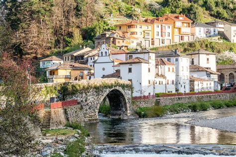 Cangas Del Narcea El Bonito Pueblo Que Esconde El Escorial De