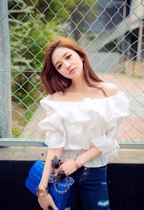 แฟชน เสอสายเดยวโชวหวไหล เซกซแบบเบาๆ แต Sex appeal สงมากกก