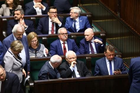 SEJM ODRZUCIŁ POPRAWKI SENATU MÓWIĄCE O 20 PROCENTOWEJ PODWYŻCE PŁAC