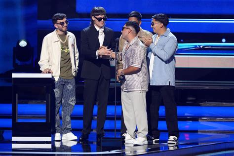 Peso Pluma Bad Bunny Y Karol G Arrasaron En Los Billboard Latino