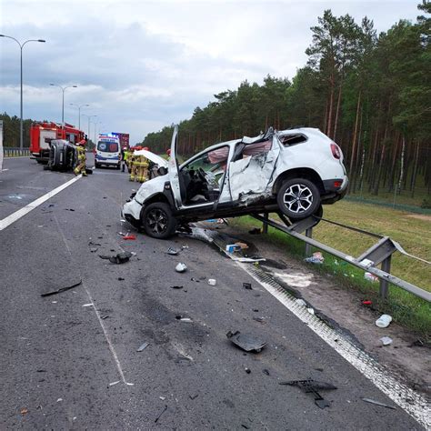 Powa Ny Wypadek Na A W Nowych Marzach Zderzy Y Si Trzy Auta Pi