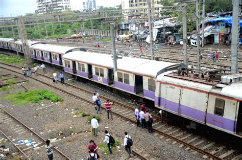 Three Commuters Hurt As Mumbai Local Derails