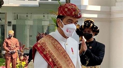 Jokowi Kenakan Baju Adat Lampung Pimpin Upacara Hut Ri Di Istana