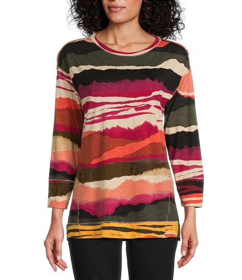 Westbound Terrain Print 3 4 Sleeve Crew Neck Side Slit Shirttail Tee