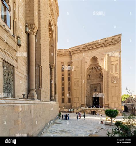 Façade de la mosquée de l époque Mamluk et Madrassa du Sultan Hassan