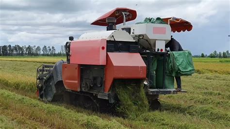 Incredible Heavy Agriculture Equipment Kubota DC70 Plus Harvester