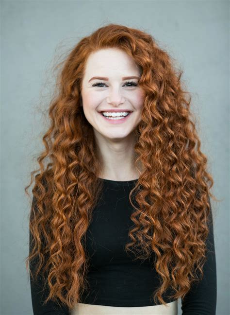 Riverdale S Madelaine Petsch Rocks Curly Red Hair For New Redhead