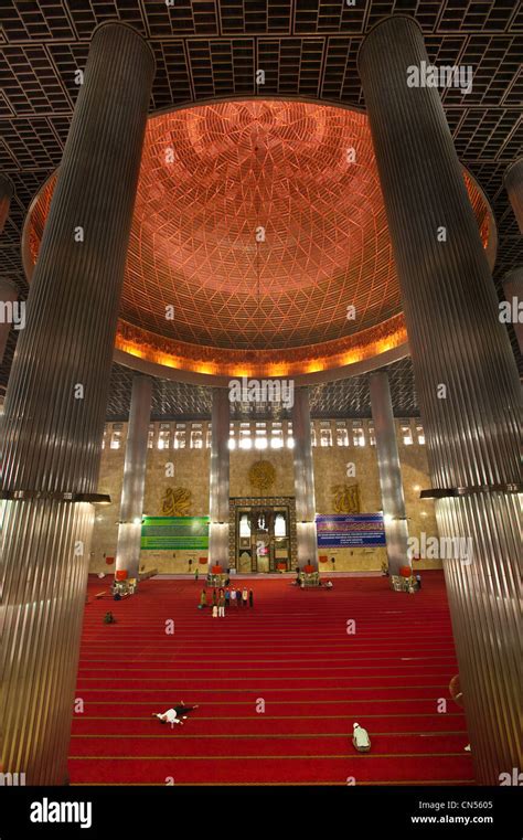 Masjid Istiqlal Hi Res Stock Photography And Images Alamy