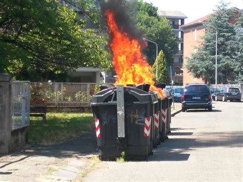 A Fuoco Un Cassonetto In Via Croce Ad Alessandria