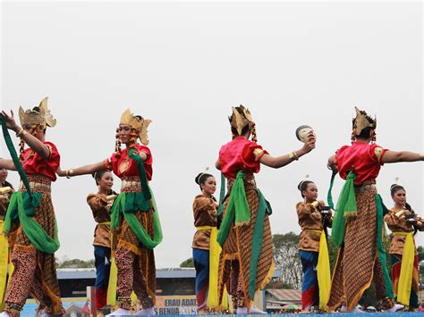 Tari Topeng Kemindu Jejak Akulturasi Seni Tari Jawa Di Kutai