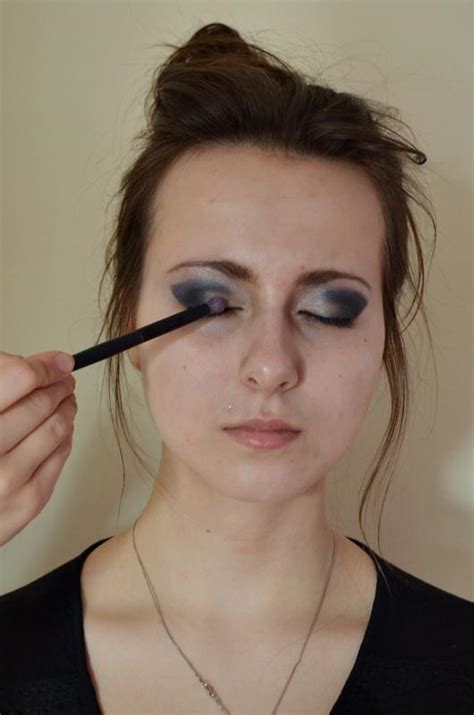 Makijaż smoky eyes w granacie krok po kroku Twarz i makijaż Polki pl