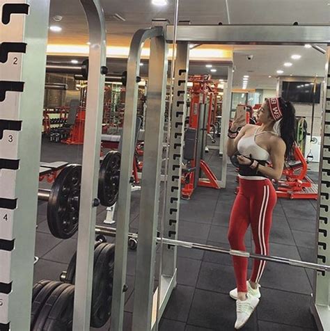 Vẻ đẹp hút hồn của các hot girl phòng gym gây sốt tại Hàn Quốc