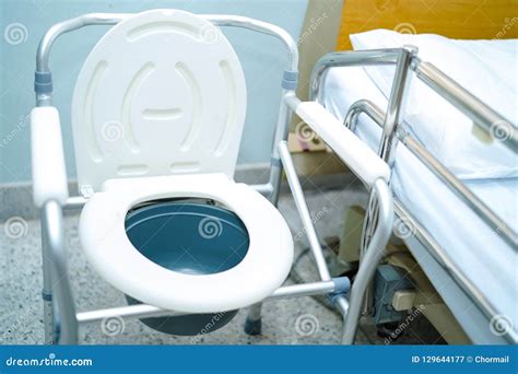 Commode Chair Or Mobile Toilet Can Moving In Bedroom Or Everywhere For