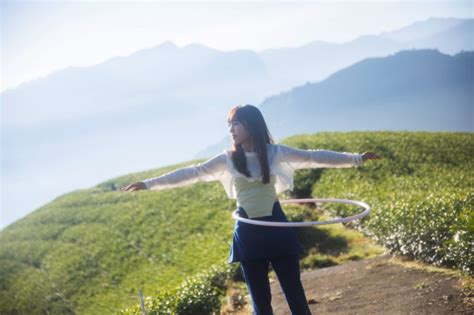 蔡佩軒「連人帶琴」阿里山取景 腳滑險摔進樹叢 音樂 噓！星聞