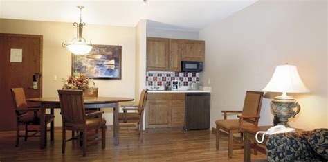 King Kitchenette - Hotel Rooms - Arrowwood Resort & Conference Center, Alexandria, MN