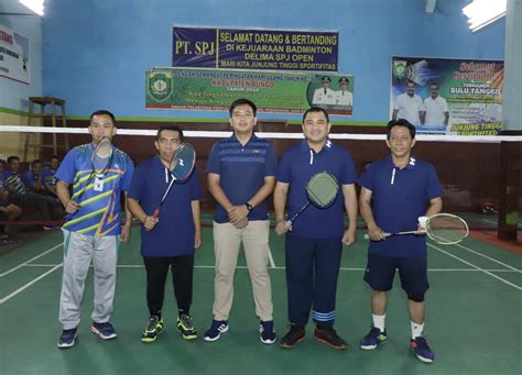 Bupati Bungo H Mashuri Sp Me Buka Turnamen Badminton Antar Opd