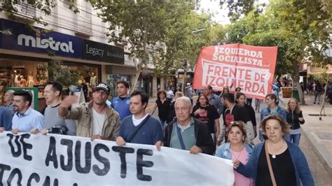 Agrupaciones marchan por las calles céntricas El Zonda