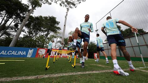 A poucos dias da estreia Palmeiras realiza treino tático na Academia