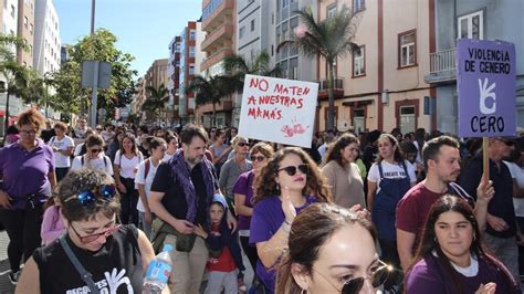 Más de quince denuncias diarias y casi 2 400 mujeres con medidas de