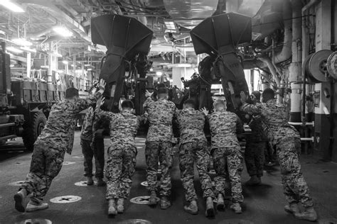 Dvids Images Marines Sailors Embark M777 Howitzers Aboard Uss Boxer [image 1 Of 4]