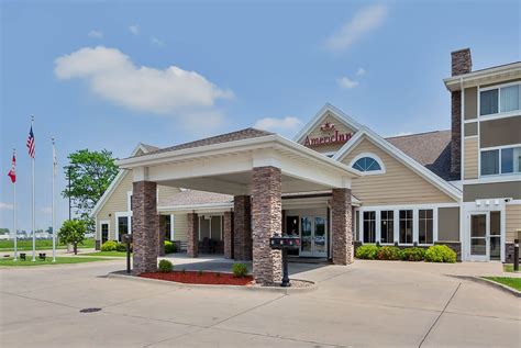 AmericInn by Wyndham Monmouth | Monmouth, IL Hotels