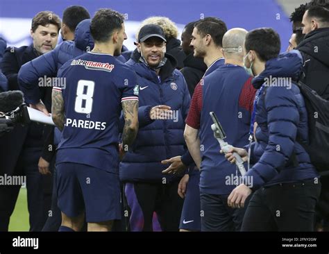 Neymar Jr Du Psg C L Bre La Victoire Avec Ses Co Quipiers La Suite Du