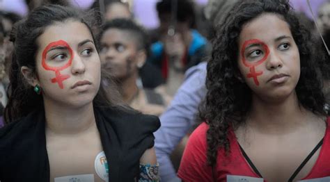 Três mulheres morrem por dia no Brasil por feminicídio ASSUFSM