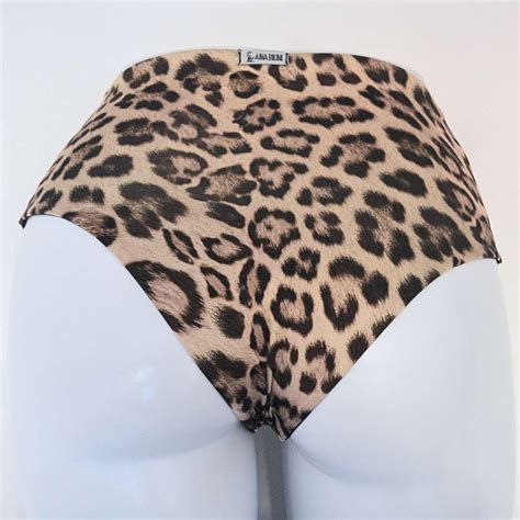 Biqu Ni Calcinha Hot Pants Dupla Face Stella Oncinha E Preto Aina Bikini