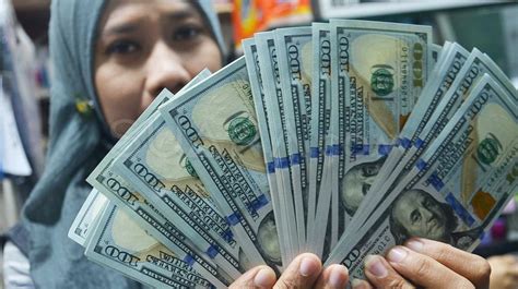 Nilai Tukar Rupiah Melemah Tembus Rp 15 Ribu Per Dolar AS