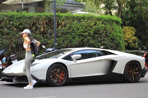 Siêu xe Lamborghini Aventador hơn 10 tỷ đồng từng của hot girl 9X Jessie Lương có gì hấp dẫn
