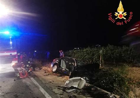 Tragico Incidente Nella Notte A Cir Marina Giovani Perdono La Vita