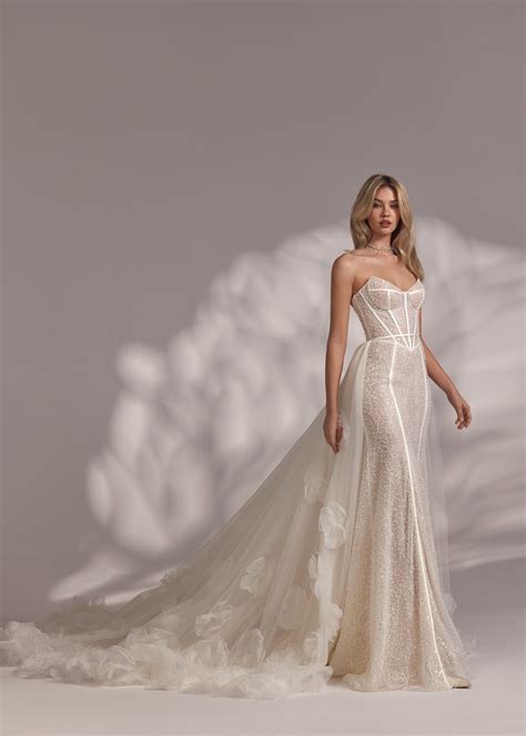Lacing Wedding Dress Porsha With Detachable Overskirt Wona La