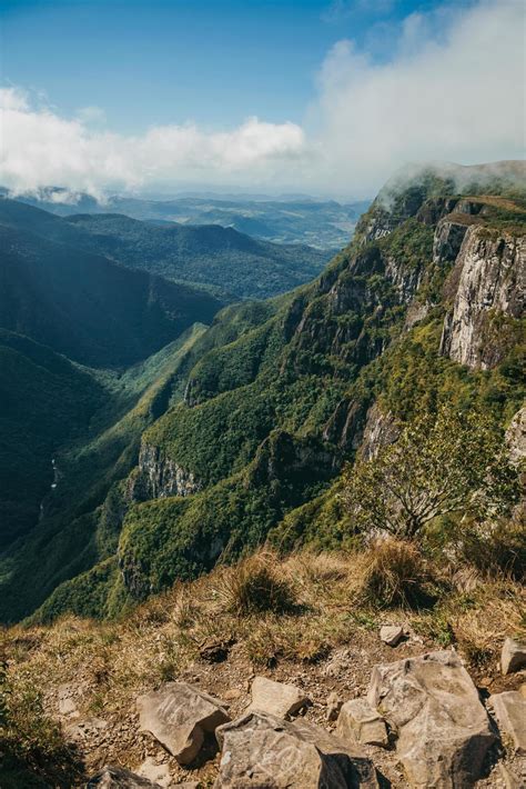 Fortaleza Ca N Con Escarpados Acantilados Rocosos Cubiertos Por Un