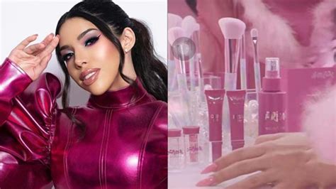 Yeri Mua Lanza Línea De Maquillaje Y Se Vuelve Tendencia