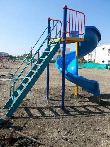 Playground Spiral Slide at Best Price in Delhi, Delhi | Uma Decent Lighting