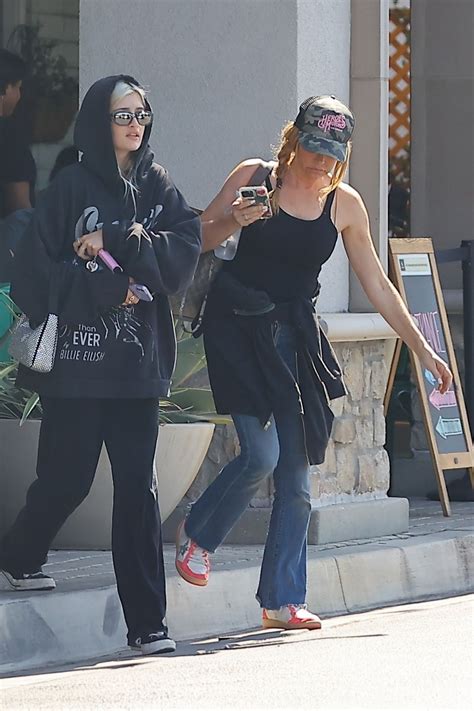 SAMI SHEEN and DENISE RICHARDS Out for Lunch in Calabasas 09/30/2022 ...