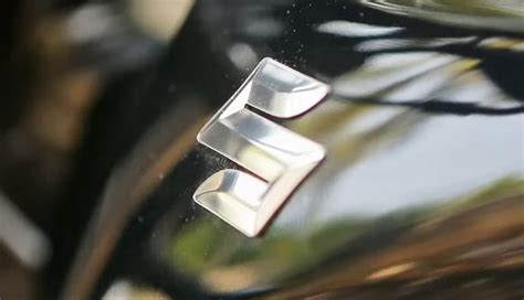 Suzuki motorcycle logo history and Meaning, bike emblem